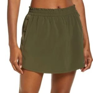 NWT Outdoor Voices Snap 3” Skirt with bike shorts XS